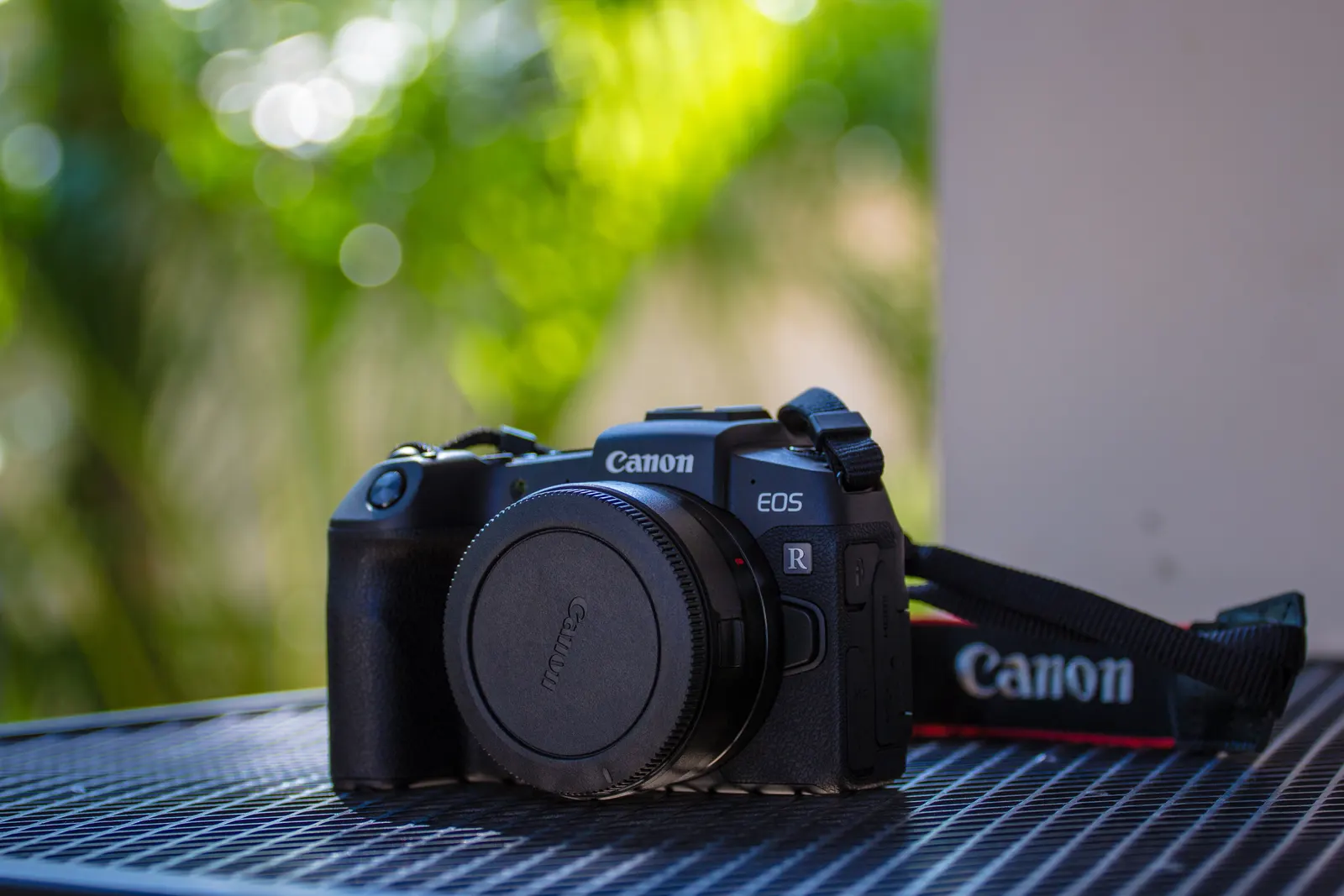 Canon EOS R